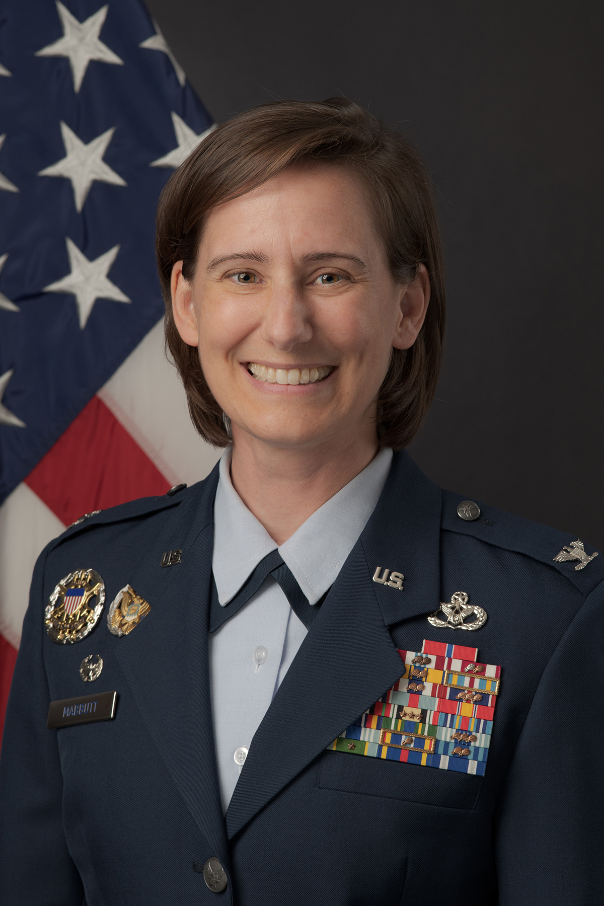 Phot of Colonel Lisa M. Mabbutt, Commander